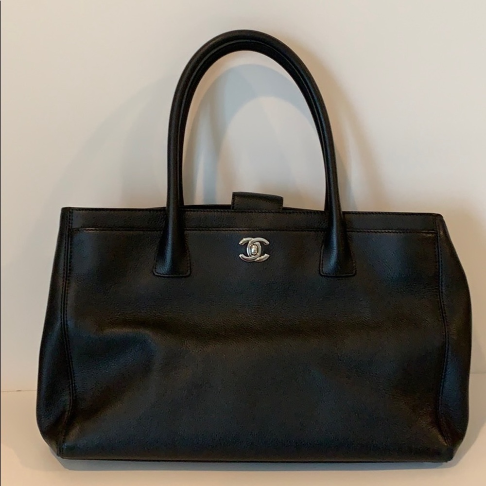 Authentic CHANEL black leather tote - Picture 2 of 8